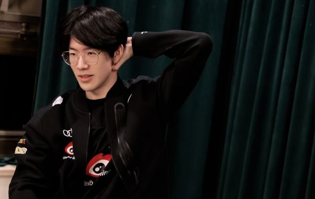 GimGoon 's Alora表现不佳， LANGX 's Gnar表现出色，SG赢得了第一局。